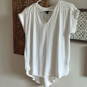 Simple Vera Vera wang v neck top